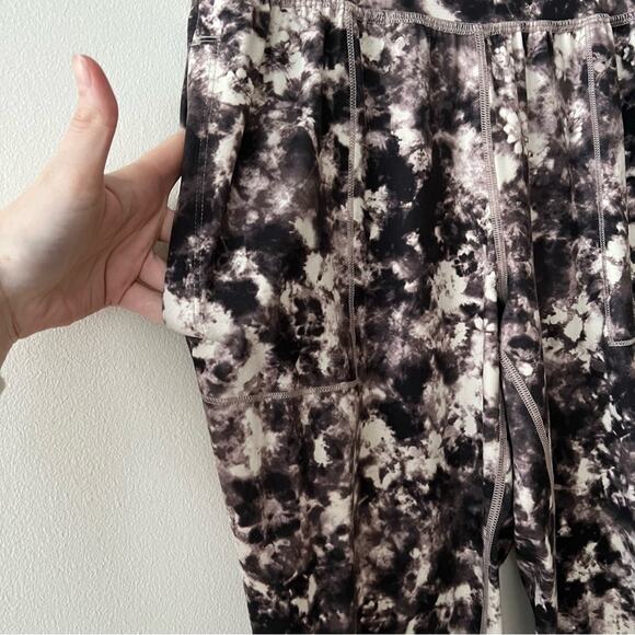 Athleta Salutation Printed High Rise Joggers - Picture 6 of 9